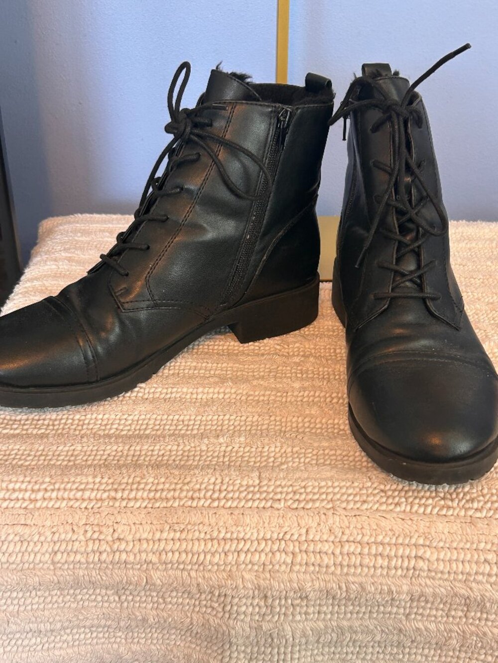 .  ALDO Faux Fur Lined Lace-Up Ankle Boots Black Size 11 NWOT Combat Style